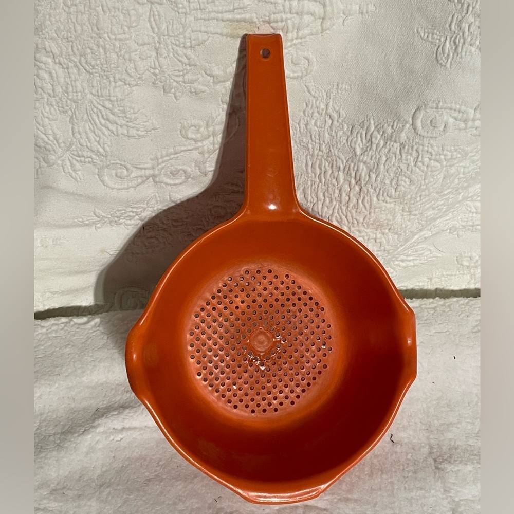 Vintage 1970's Rubbermaid Kitchen Colander Orange
